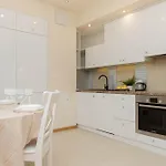 Beautiful With Spacious Terrace By Renters Apartment Warschau