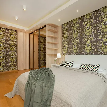 Beautiful With Spacious Terrace By Renters