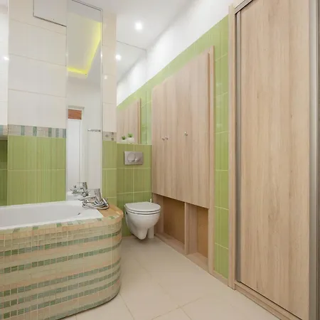 Beautiful With Spacious Terrace By Renters Apartment *