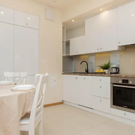 Beautiful With Spacious Terrace By Renters アパート ワルシャワ