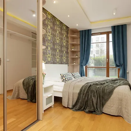 Beautiful With Spacious Terrace By Renters ワルシャワ